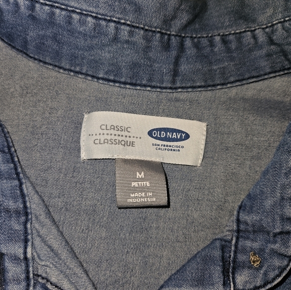Old Navy Navy Denim Button Down Shirt – Size Medium Petite - Picture 5 of 5